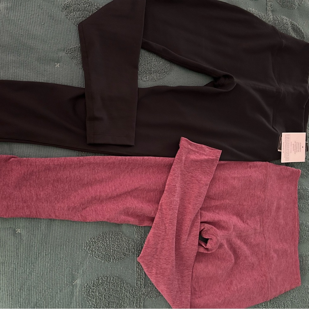 Beyond Yoga Leggings in Black and Pink